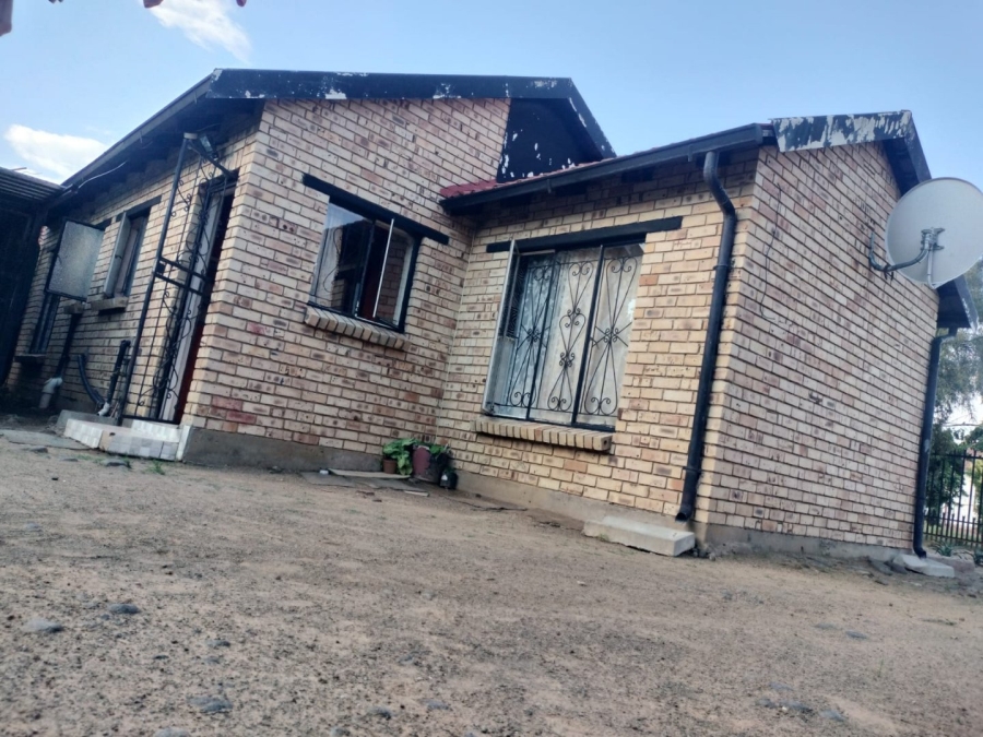3 Bedroom Property for Sale in Molifi Tau Kloof Free State